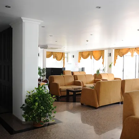 Royal Hill 3*