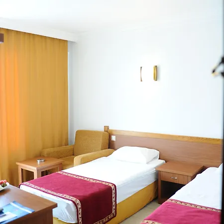 Royal Hill מלון 3*