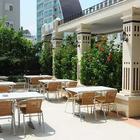 Royal Hill מלון 3*