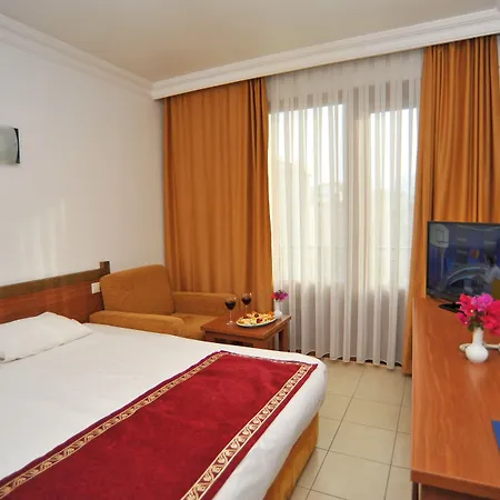 Royal Hill מלון 3*