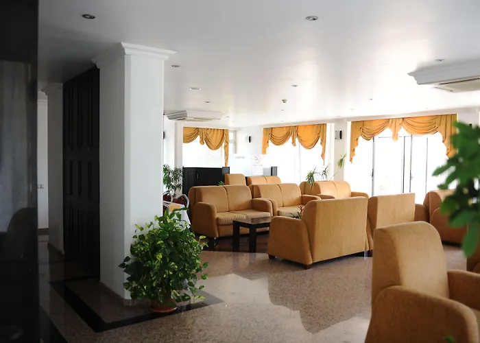 Royal Hill 3*